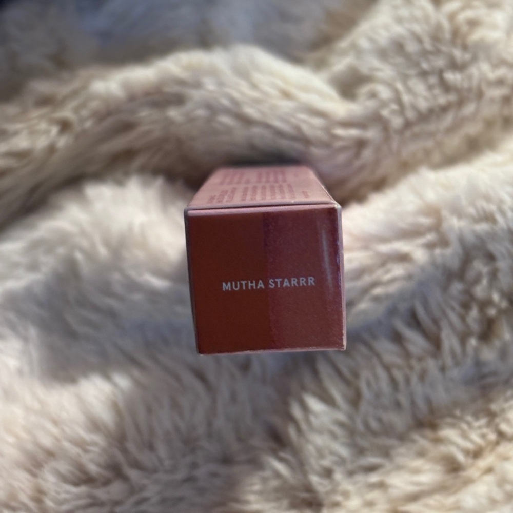 LIP SNATCHER
HYDRATING LIQUID LIPSTICK AND LIP GLOSS DUO - MUTHA STARR - Picture 3 of 5